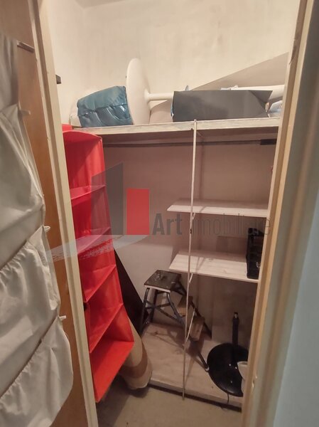 Vanzare apartament 3 camere Bd. Obregia - Pta Straduintei