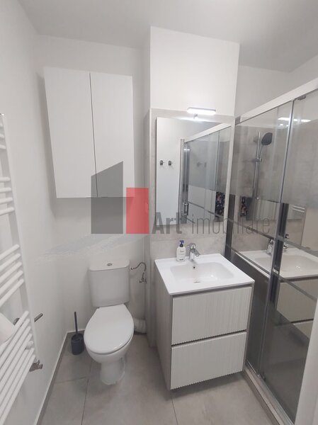 Vanzare apartament 3 camere Bd. Obregia - Pta Straduintei
