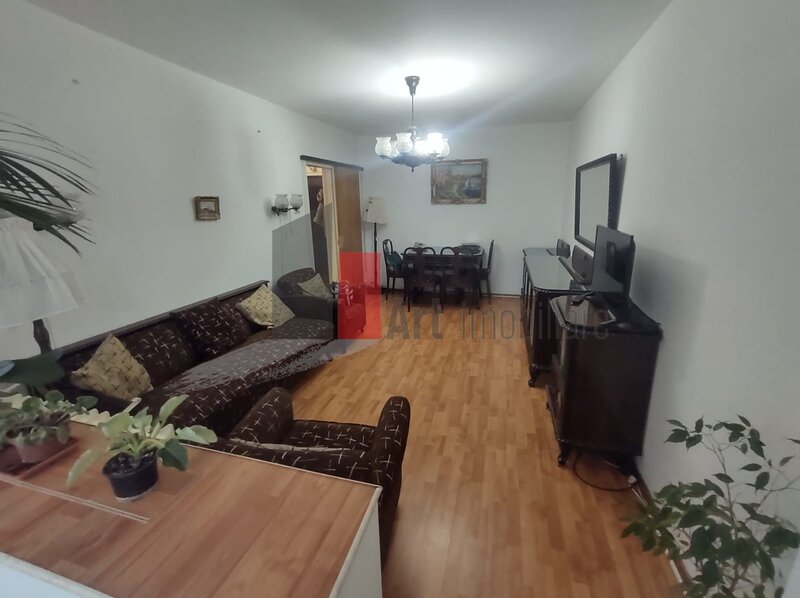 Vanzare apartament 3 camere Bd. Obregia - Pta Straduintei