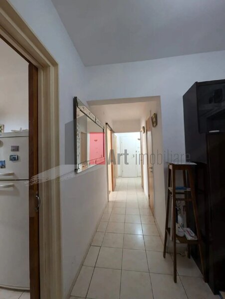 Vanzare apartament 3 camere Bd. Obregia - Pta Straduintei