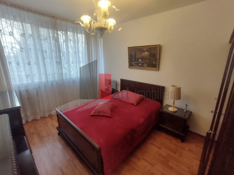 Vanzare apartament 3 camere Bd. Obregia - Pta Straduintei