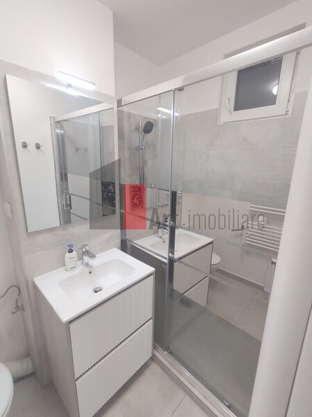 Vanzare apartament 3 camere Bd. Obregia - Pta Straduintei