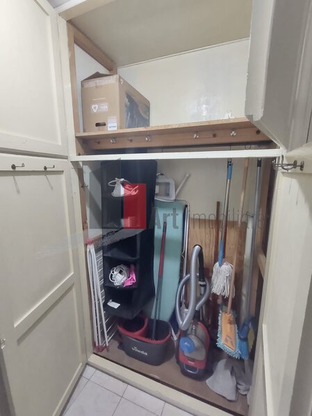 Vanzare apartament 3 camere Bd. Obregia - Pta Straduintei