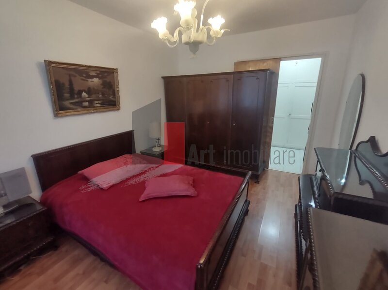 Vanzare apartament 3 camere Bd. Obregia - Pta Straduintei
