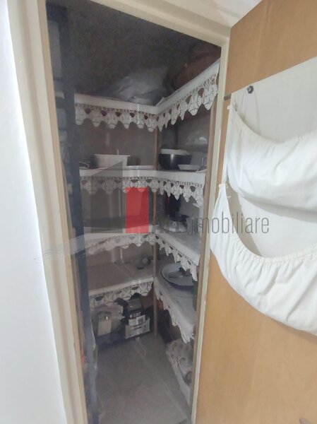 Vanzare apartament 3 camere Bd. Obregia - Pta Straduintei