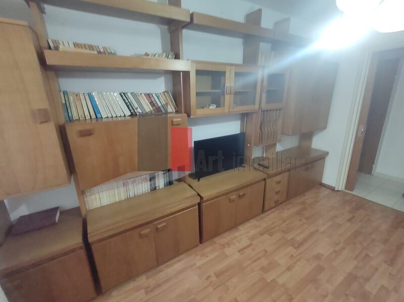 Vanzare apartament 3 camere Bd. Obregia - Pta Straduintei